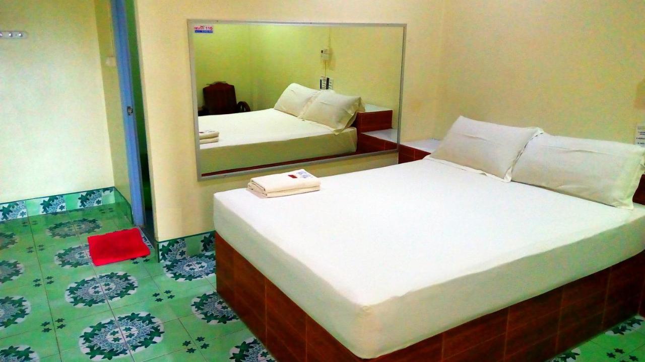 Suratthani Airport Campsite Surat Thani Esterno foto